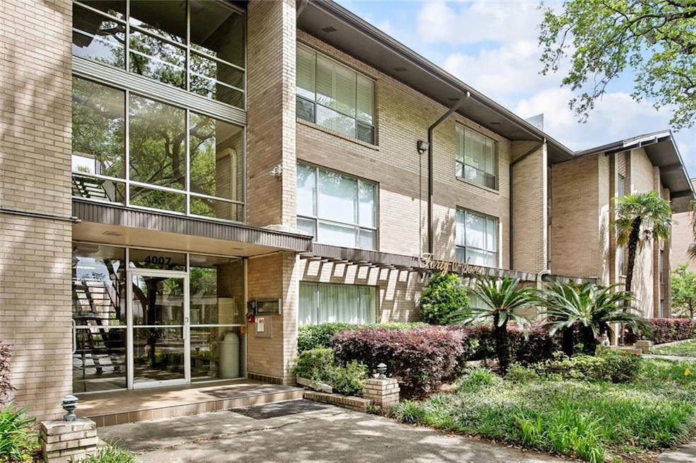 4007 Saint Charles Ave unit 314, New Orleans, LA 70115 - photo 1