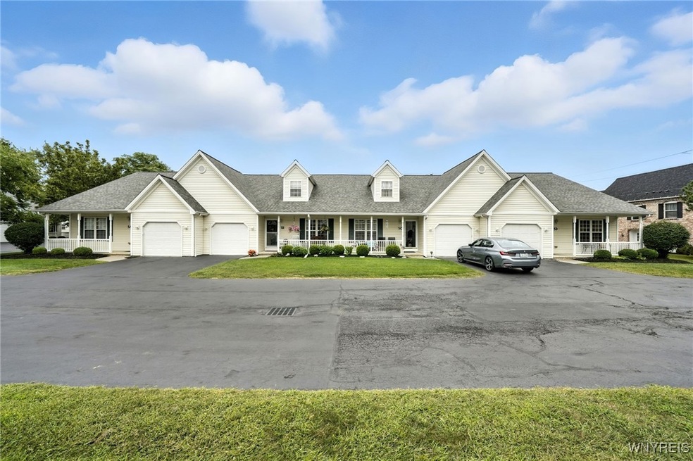 5 Astor Ridge Dr unit D, Buffalo, NY 14228 - photo 1