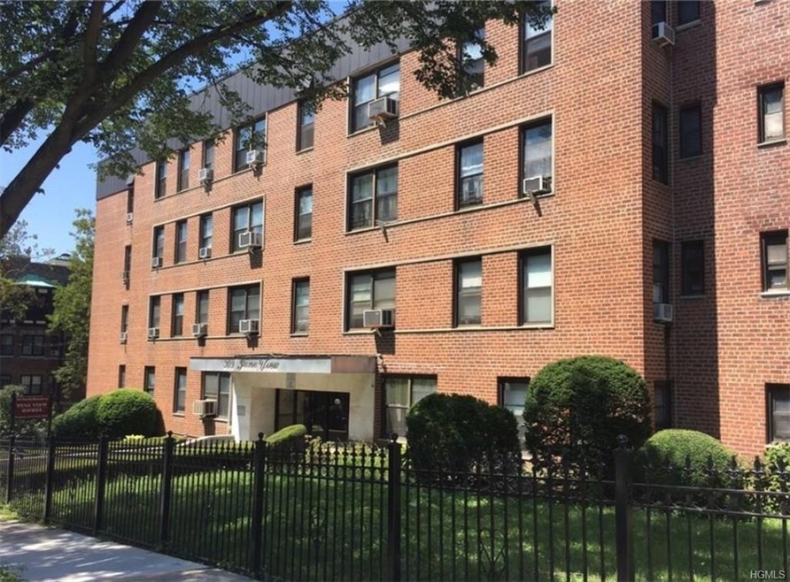 309 N Broadway unit 4F, Yonkers, NY 10701 - photo 1