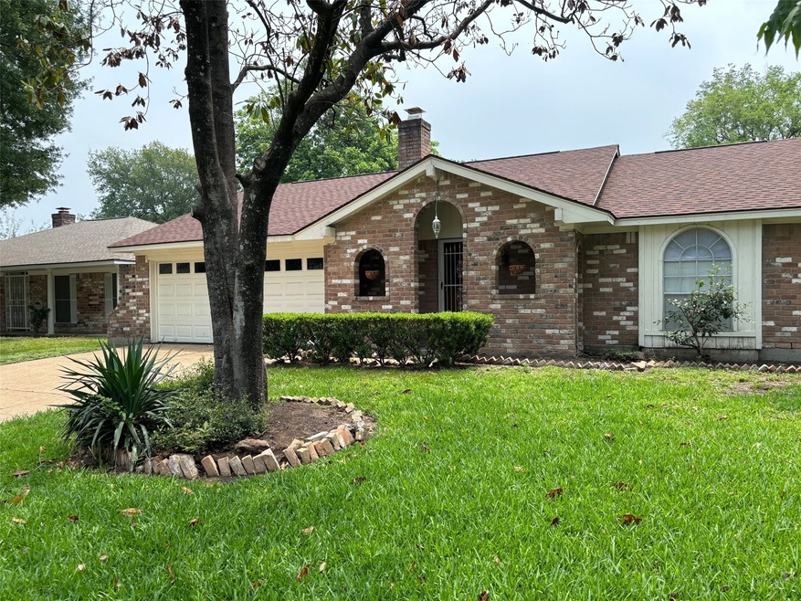 7047 Woodfern Dr, Houston, TX 77040 - photo 1