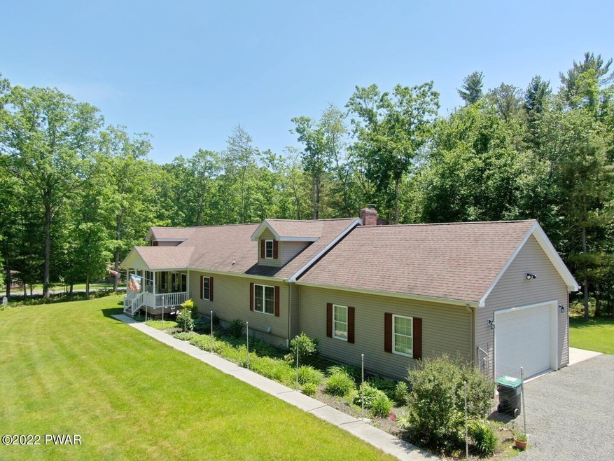 114 Clubhouse Dr, Hawley, PA 18428 - photo 1