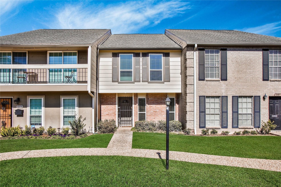 10349 Longmont Dr unit 35/11, Houston, TX 77042 - photo 1