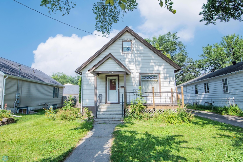 1517 8th Ave S, Fargo, ND 58103 - photo 1