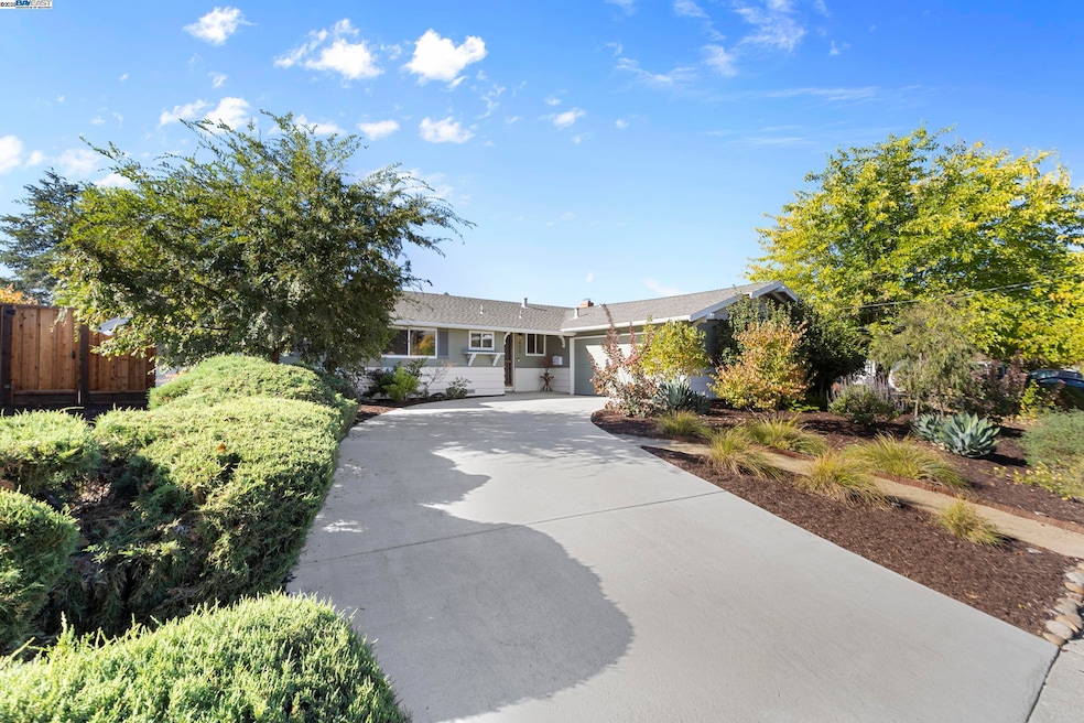 5490 Wilke Dr, Concord, CA 94521 - photo 1