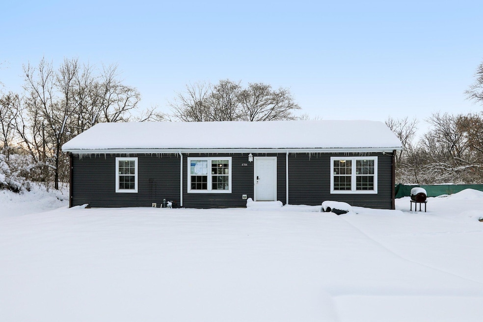 4704 47th Ave, Kenosha, WI 53144 - photo 1