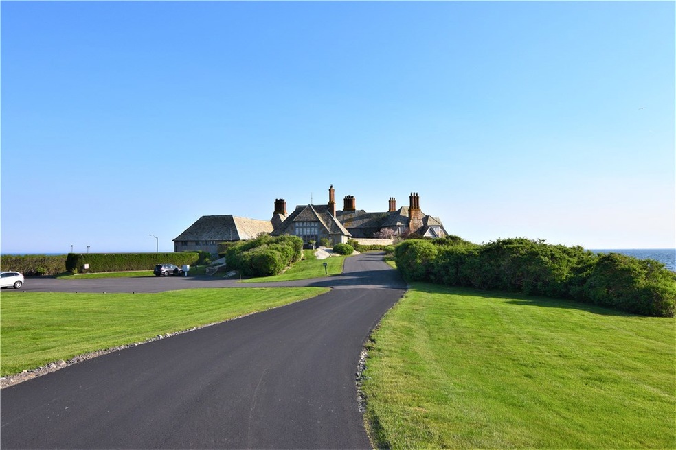 61 Ledge Rd unit J, Newport, RI 02840 - photo 1