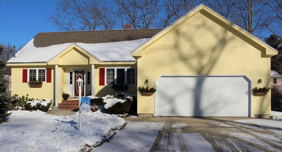51 ROSEWOODS DRIVE SACO - GORGEOUS...