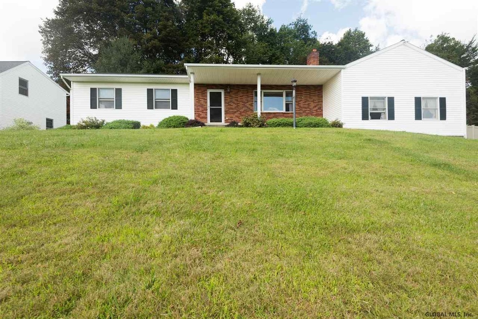 15 McDonald Ln, Rensselaer, NY 12144 - photo 1