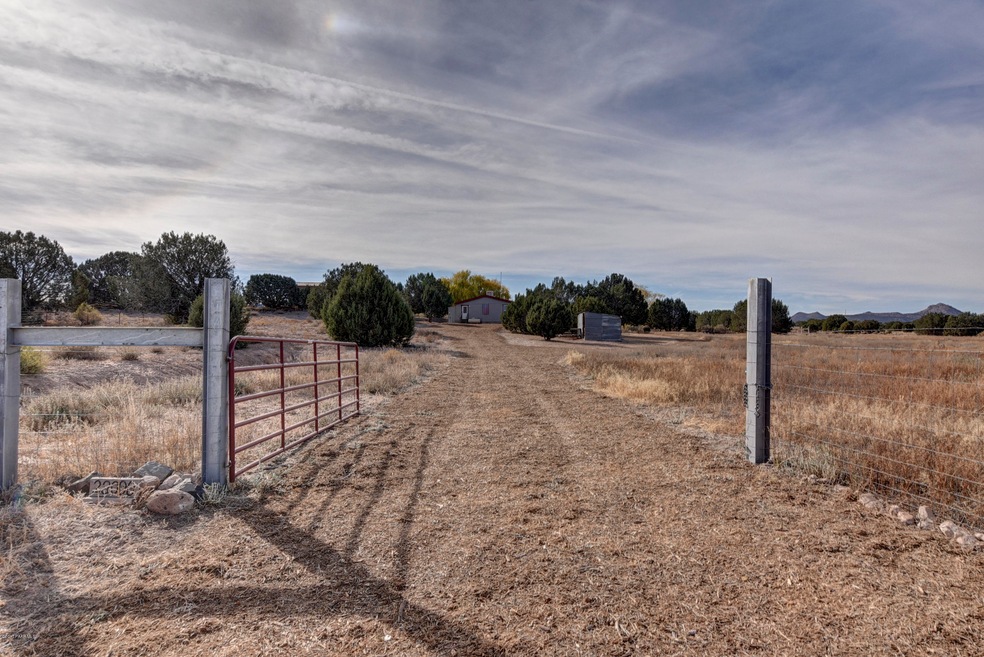 23000 N Post Rd, Paulden, AZ 86334 - photo 1