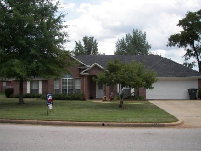 716 Oakview Dr, Nacogdoches, TX 75965 - photo 1