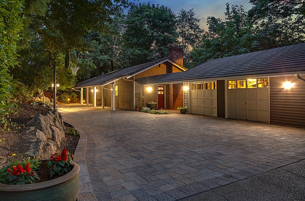 6270 W Mercer Way, Mercer Island, WA 98040 - photo 1