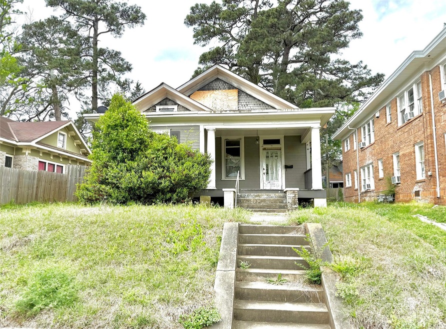 View of front of house featuring a porch