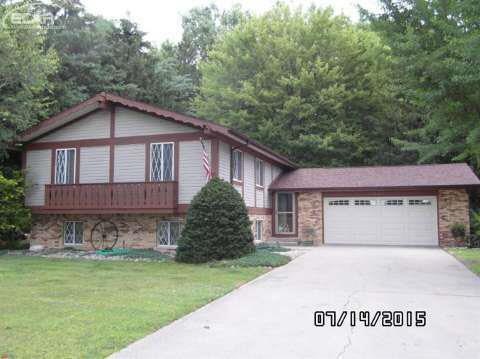 631 Franconian Dr E, Frankenmuth, MI 48734 - photo 1