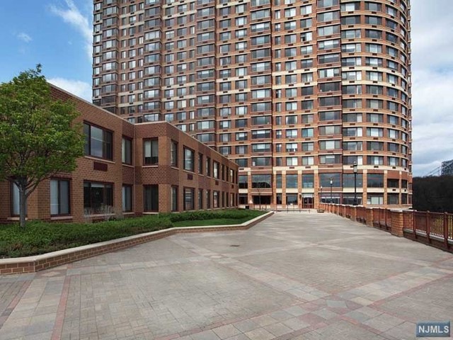Palisades unit 4007, Fort Lee, NJ 07024 - photo 1