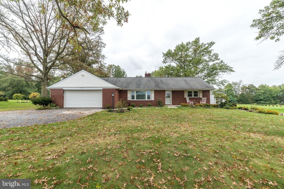 222 Twin Oaks Dr, Perkasie, PA 18944 - photo 1