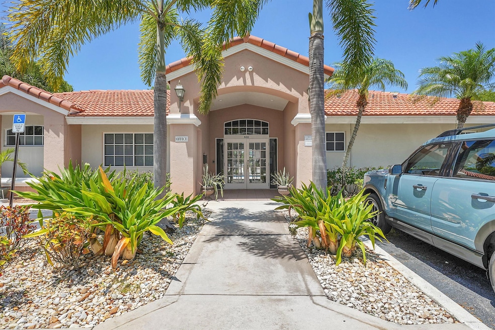 612 Executive Center Dr unit 106, West Palm Beach, FL 33401 - photo 1