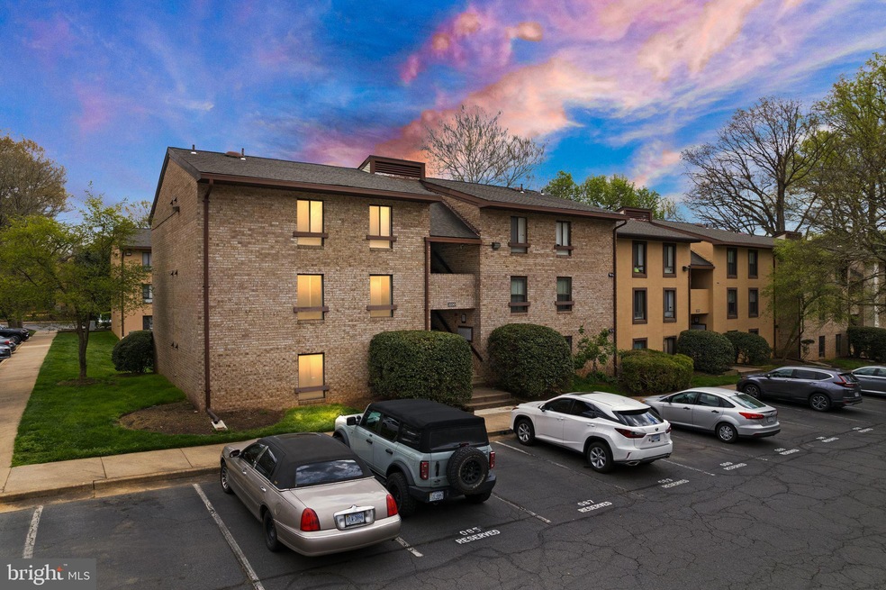 2230 Castle Rock Square unit 1B, Reston, VA 20191 - photo 1