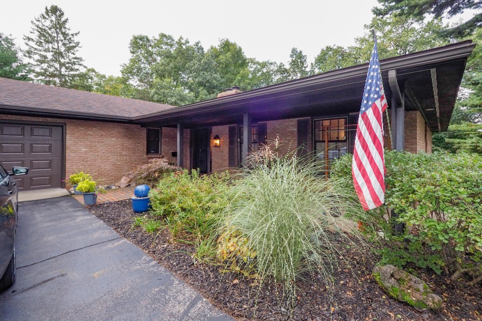 3616 Bronson Blvd-100