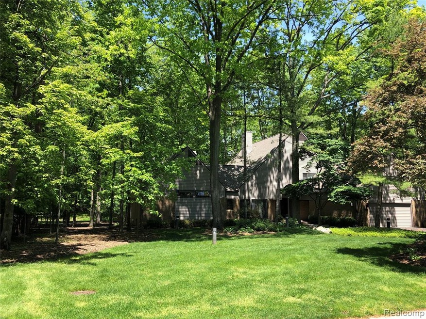 1164 E Wickford unit 35, Bloomfield Hills, MI 48302 - photo 1