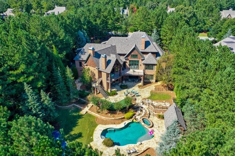 STUNNING resort-like property on 1.63 ares has lar