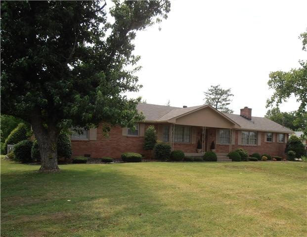 815 Castle Heights Ave, Lebanon, TN 37087 - photo 1