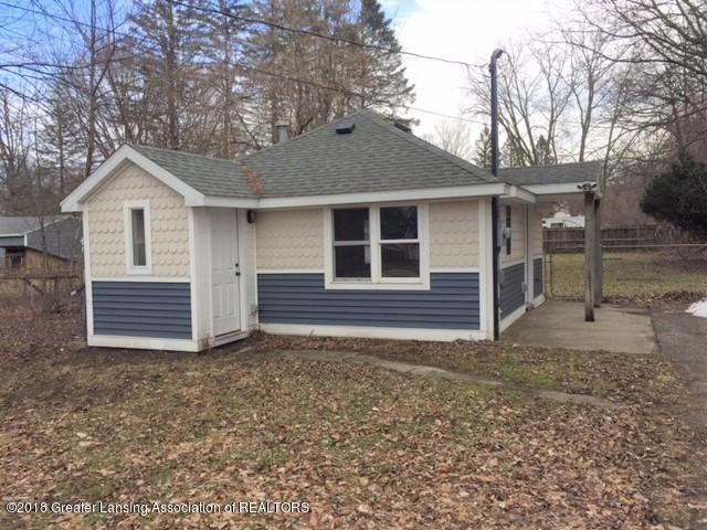 3021 Pleasant Grove Rd, Lansing, MI 48910 - photo 1