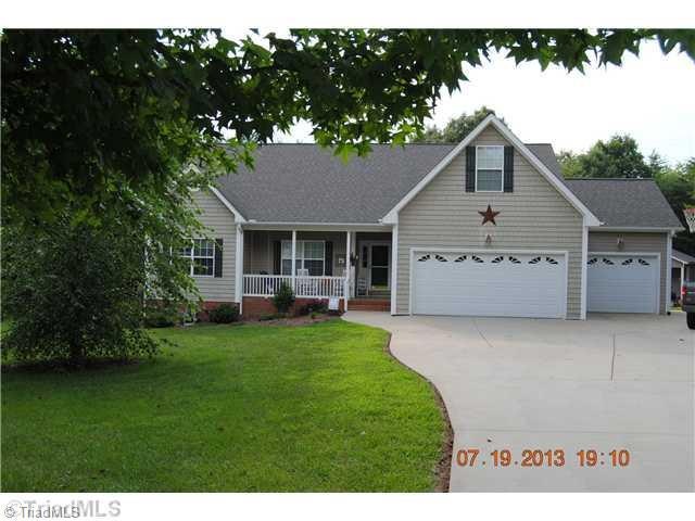 130 Hidden River Ln, Statesville, NC 28625 - photo 1