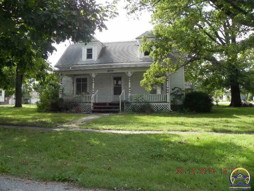 311 Cedar St, Overbrook, KS 66524 - photo 1