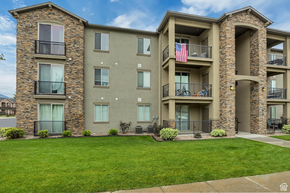 281 W 650 N unit C, Centerville, UT 84014 - photo 1