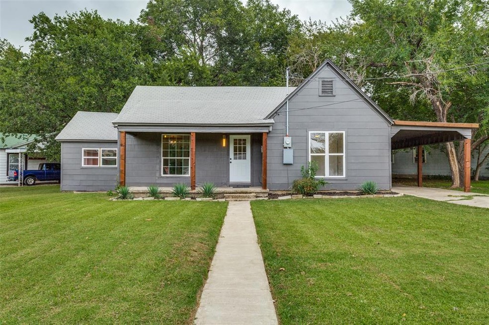 900 Ritchey St, Gainesville, TX 76240 - photo 1