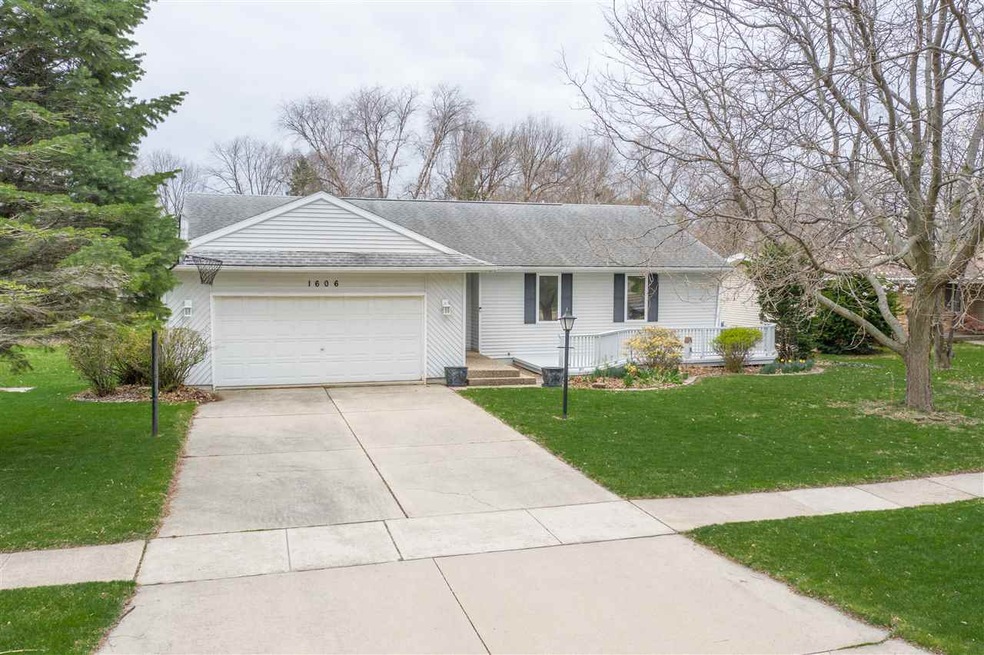 1606 W 12th St, Cedar Falls, IA 50613 - photo 1