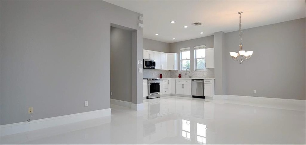 580 Pacific Grove Dr unit 6, West Palm Beach, FL 33401 - photo 1