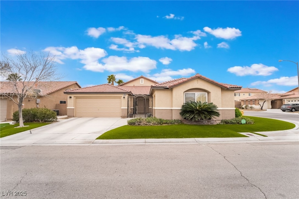 Mediterranean / spanish-style house featuring stuc