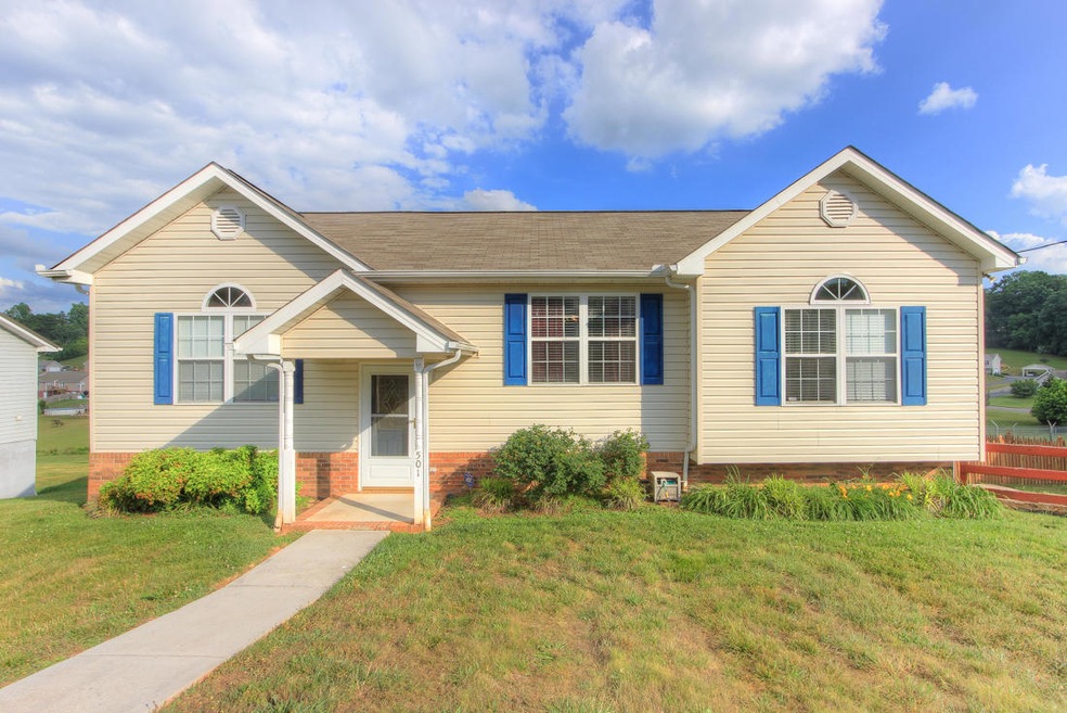 501 Bowers Park Cir, Knoxville, TN 37920 - photo 1