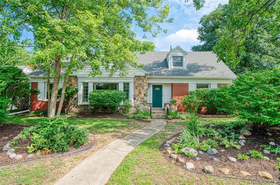 34146 5 Mile Rd