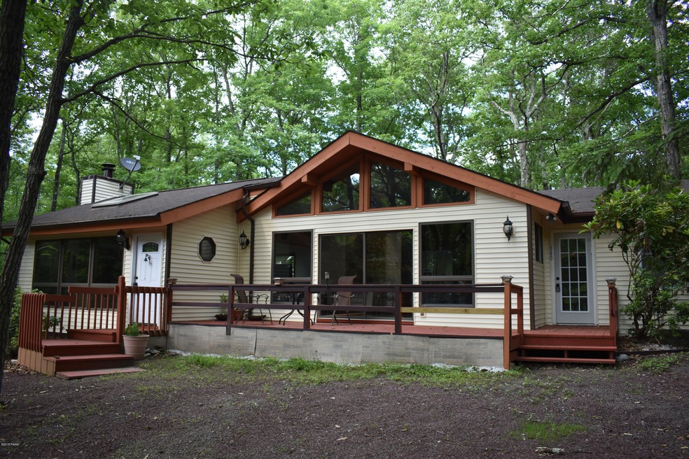 114 Surrey Dr, Hawley, PA 18428 - photo 1