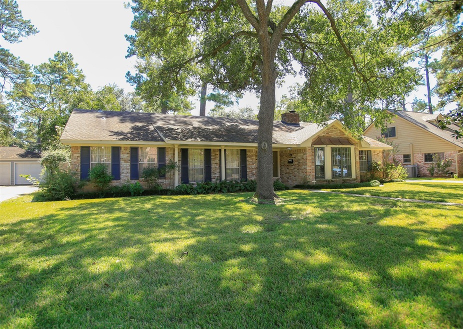 13827 Queensbury Ln, Houston, TX 77079 - photo 1