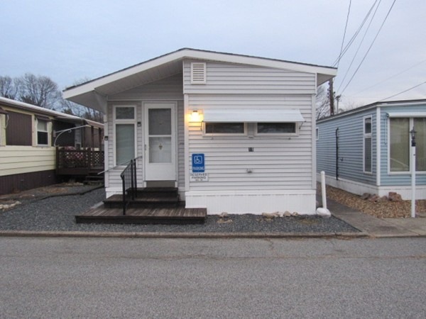 548 Kenyon Ave unit 19, Attleboro, MA 02703 - photo 1