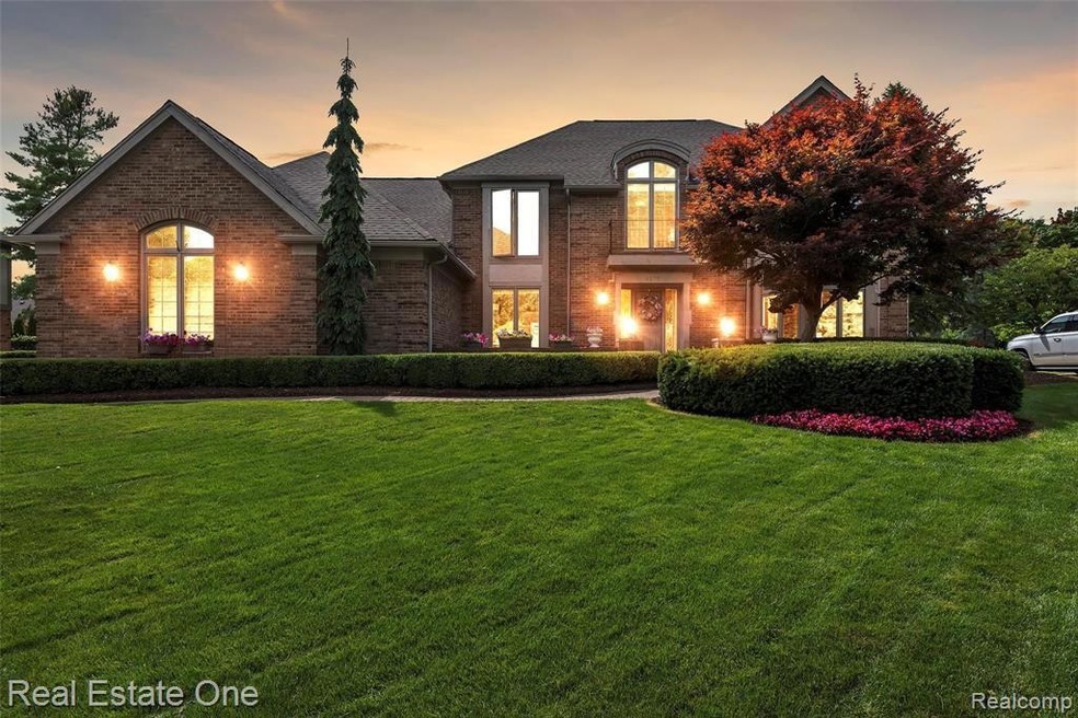 4679 Rivers Edge Dr, Troy, MI 48098 - photo 1