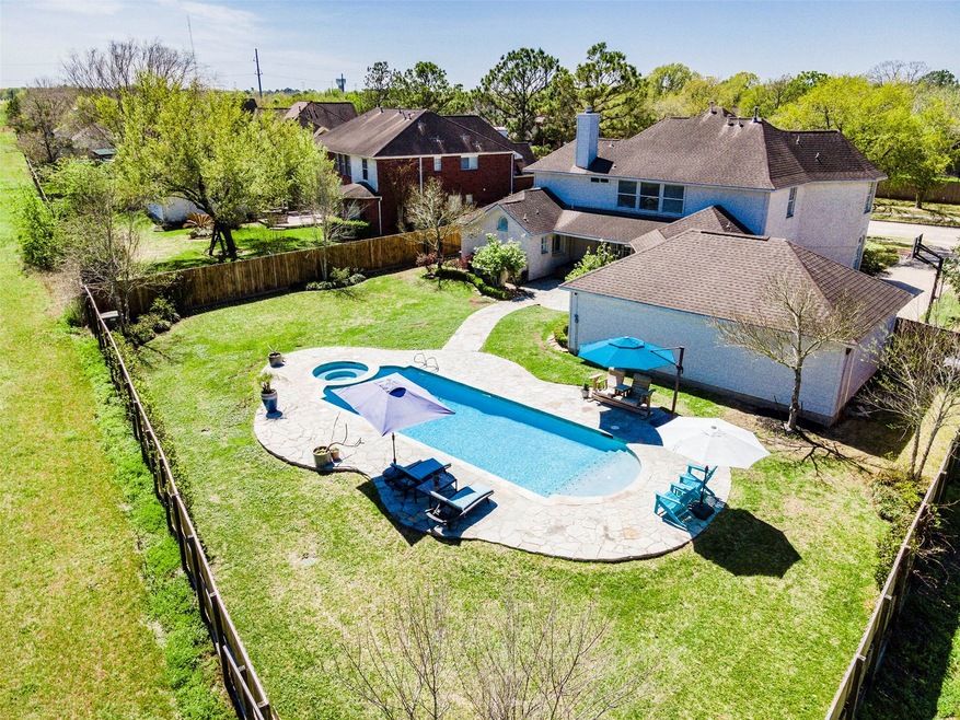 2601 Sarasota Dr, Friendswood, TX 77546 - photo 1