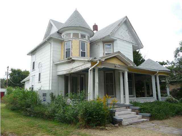Victorian fixer-upper waiting for an ambitious own
