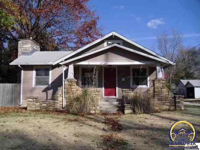 1812 SW Willow Ave, Topeka, KS 66606 - photo 1