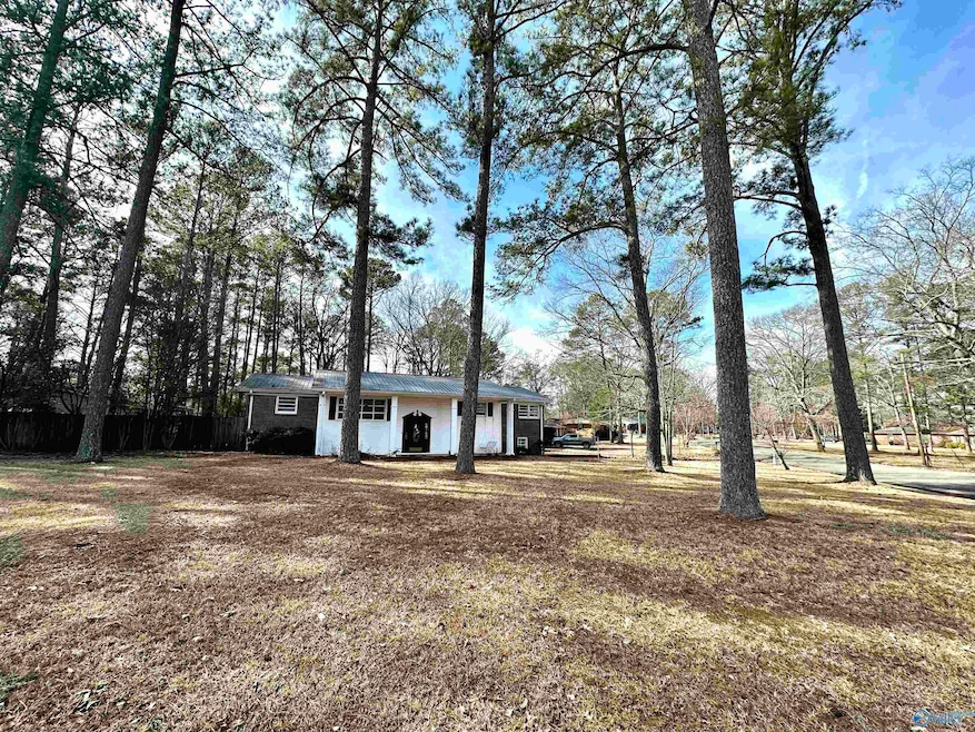 200 Monterey Cir, Gadsden, AL 35901 - photo 1