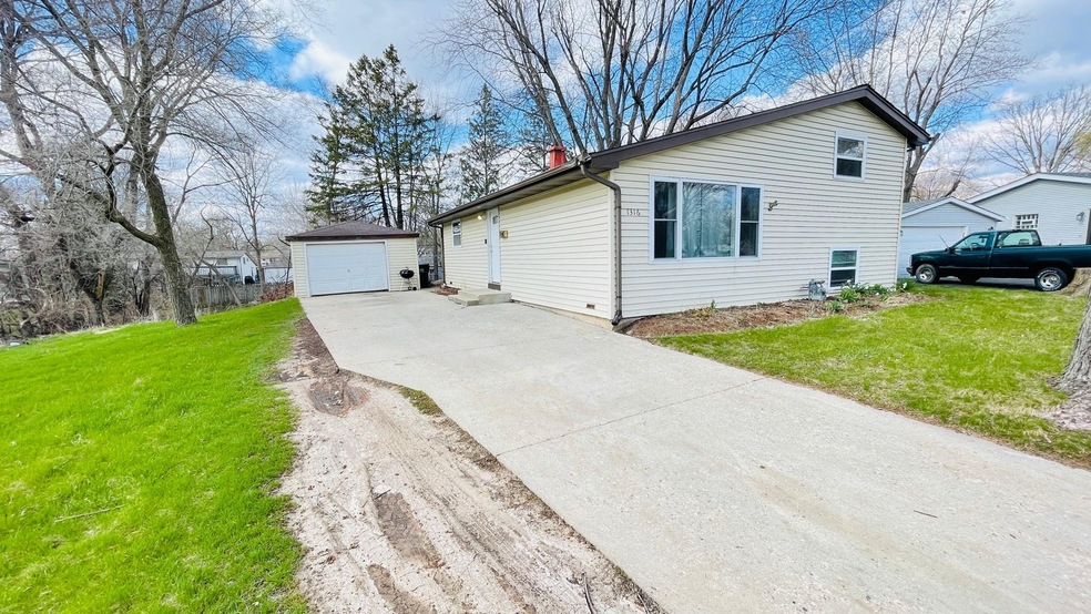 unlisted-address, Carpentersville, IL 60110 - photo 1