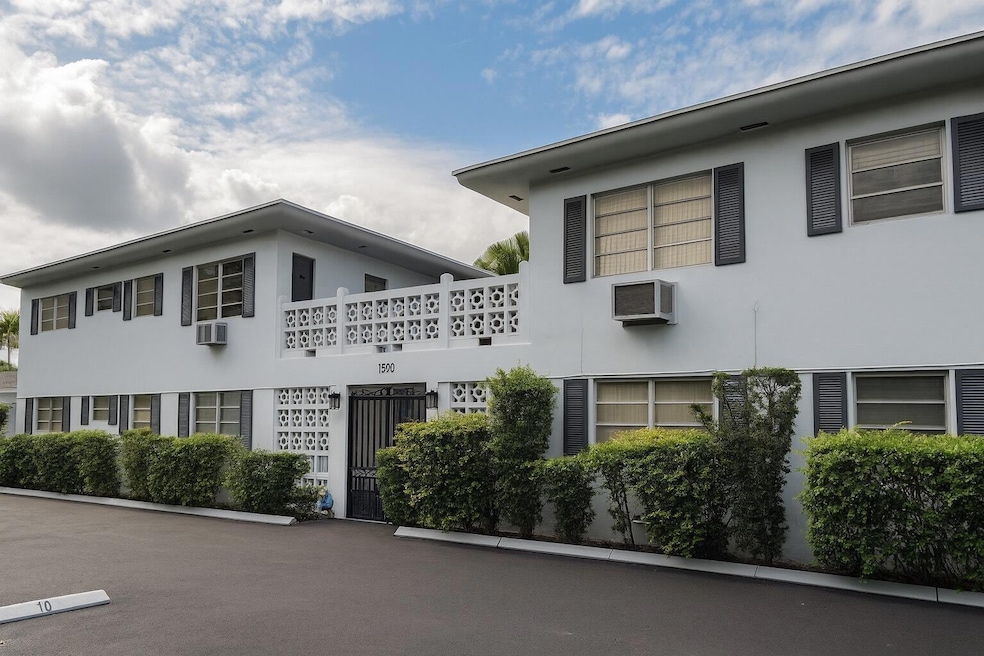 1500 S 20th Ave, Hollywood, FL 33020 - photo 1