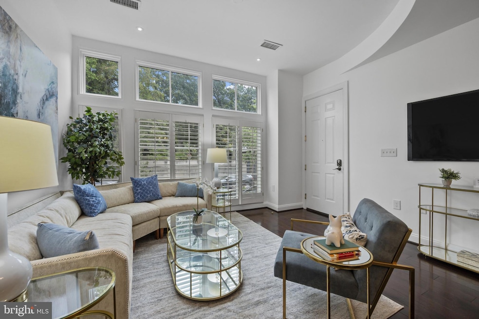 Meridian Crescent unit 204, Washington, DC 20009 - photo 1