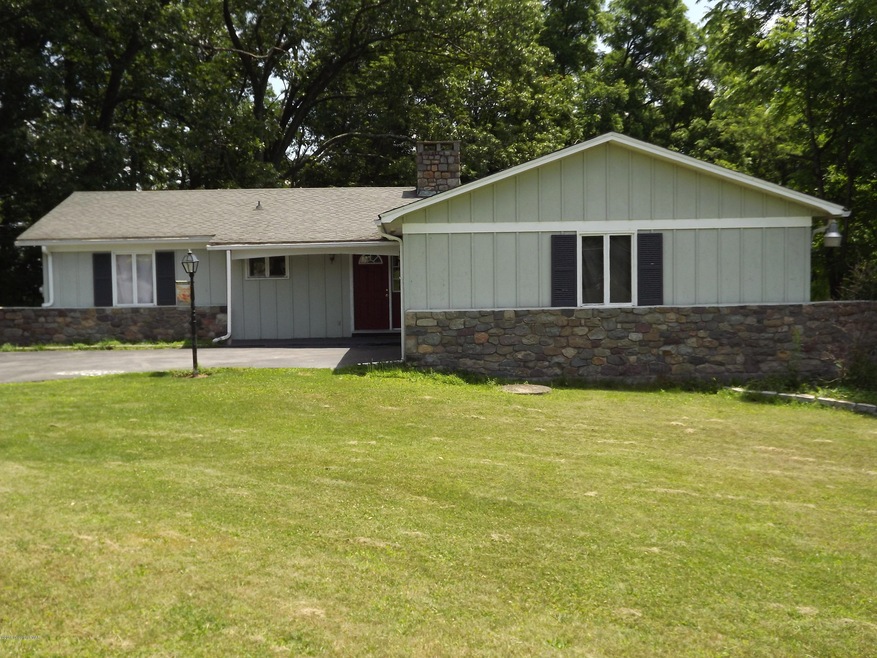 1143 Crestview Dr, Stroudsburg, PA 18360 - photo 1