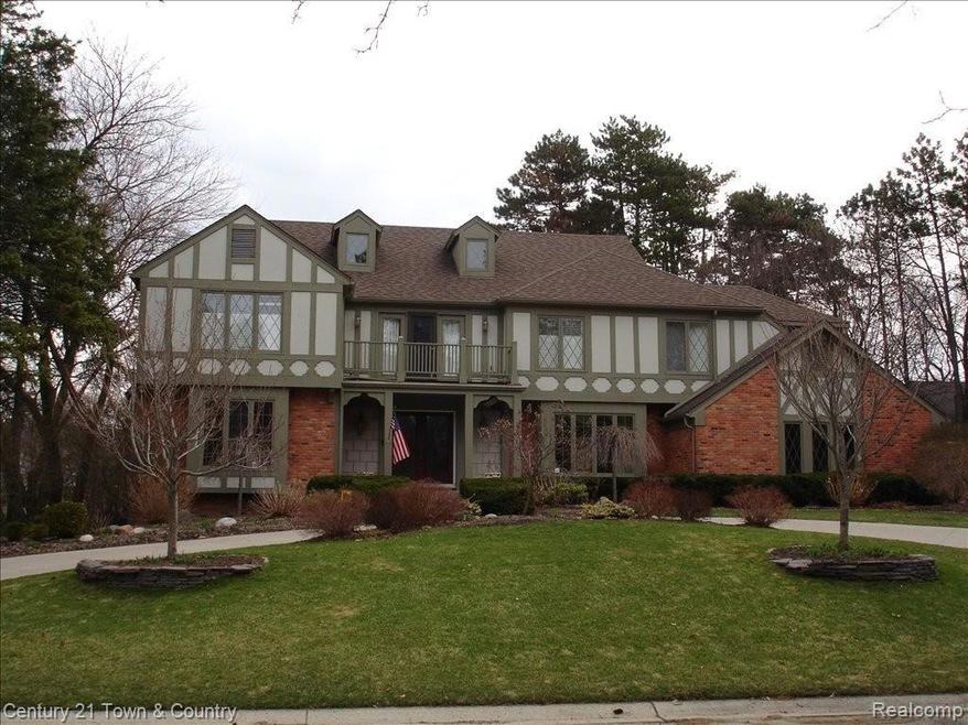 Welcome to 880 Hidden Pine!