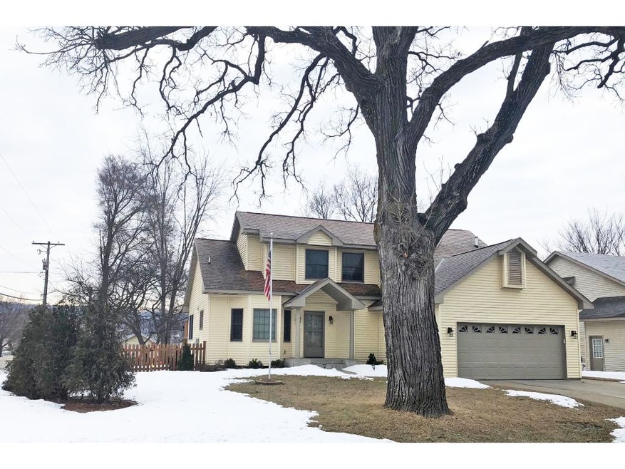 721 Main Street West - Welcome Home!