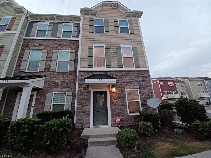 Beautiful end unit condo in the Reunion Condos